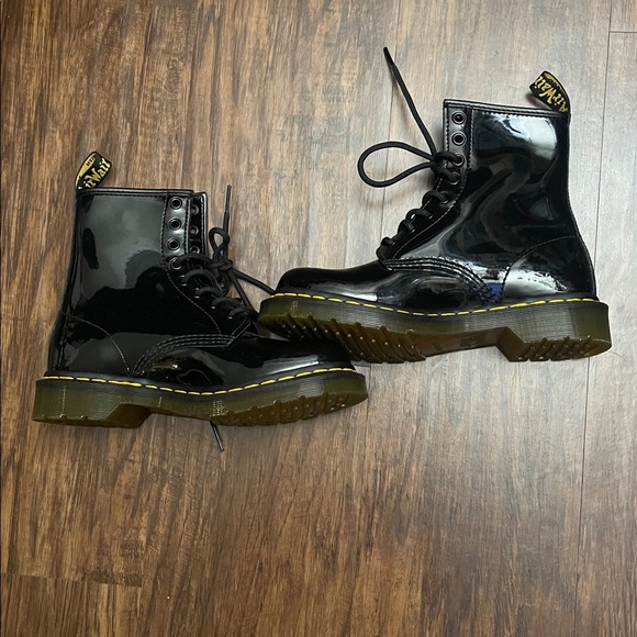 NEW Dr. Martens Docs Black Patent Leather unisex Boots Ladies 7 - Picture 7 of 15